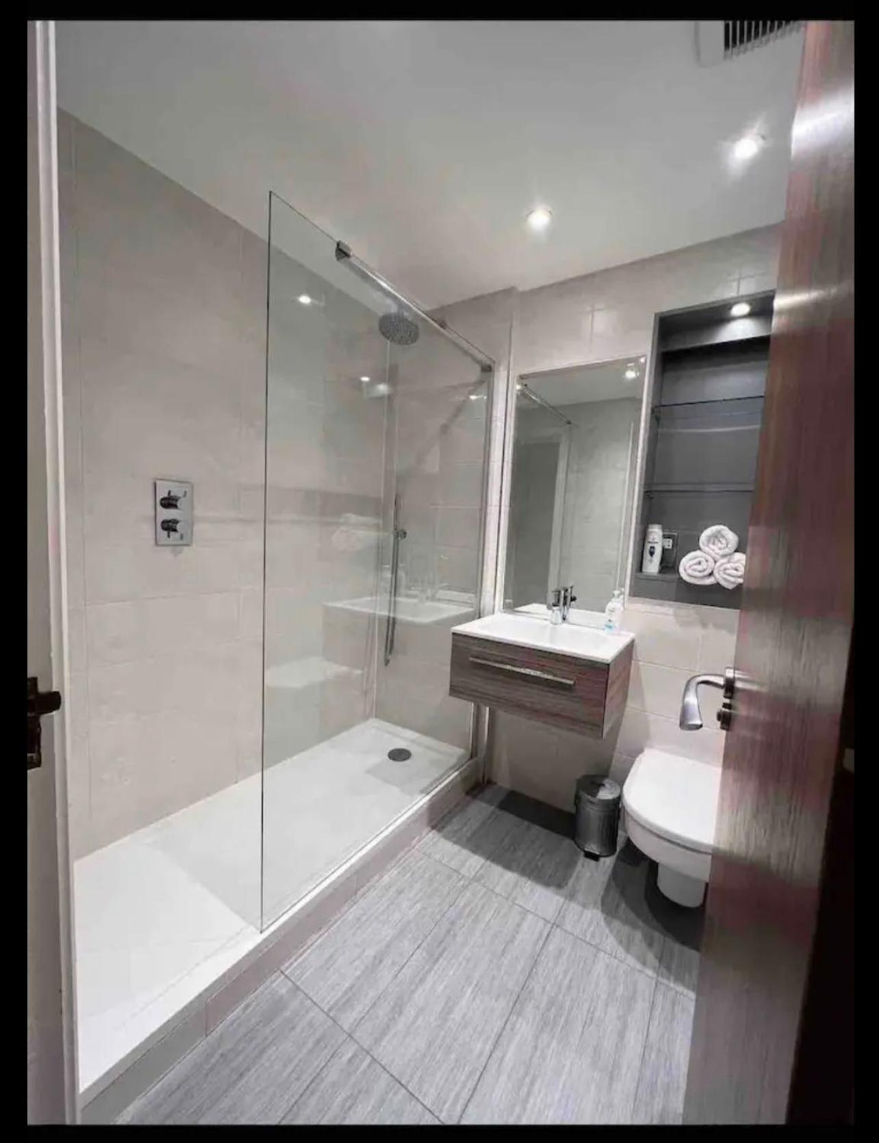 Luxury Apartment Riverside London Exteriör bild
